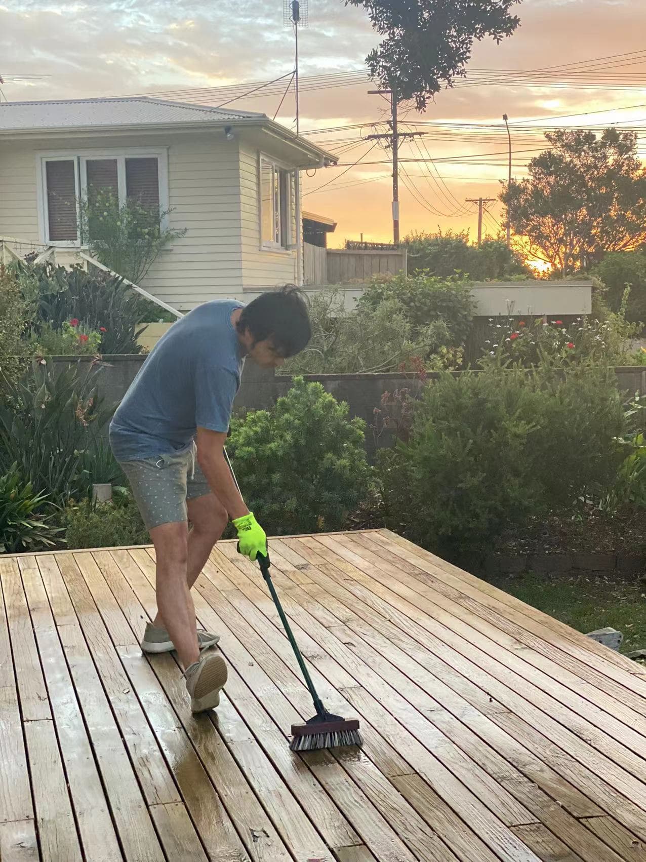 焊在甲板上的假期