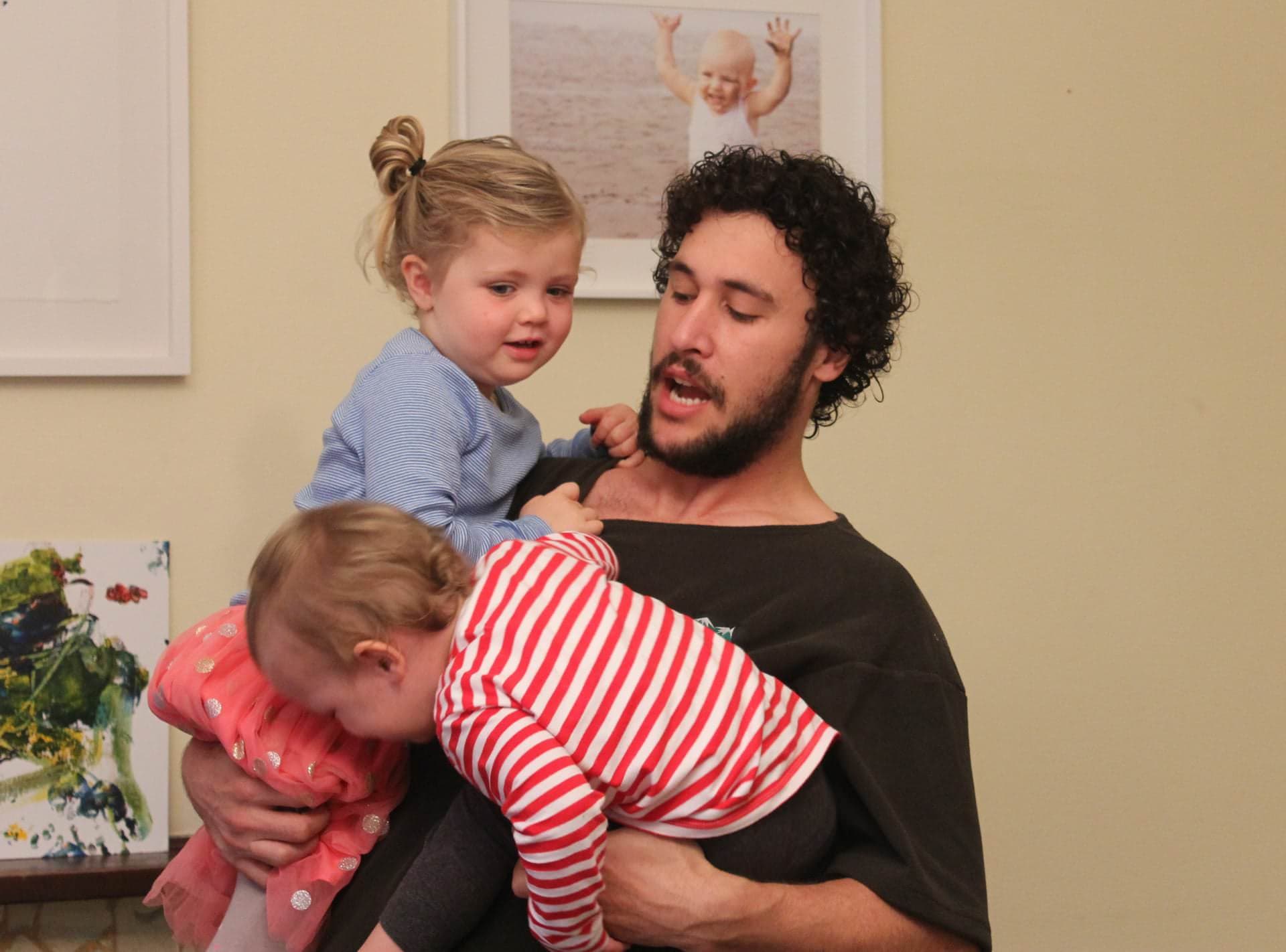 最有戏精气质的奶爸：新西兰视频网红 How To Dad 教你如何喜庆式带娃！